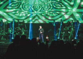 José María Napoleón y Mocedades brillan en Arena Monterrey