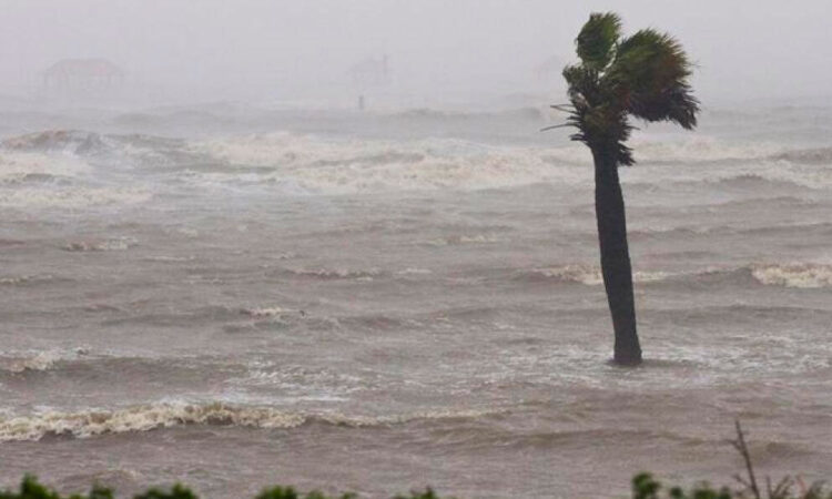 Se forma la tormenta tropical Arthur frente a Texas; alertan por inundaciones