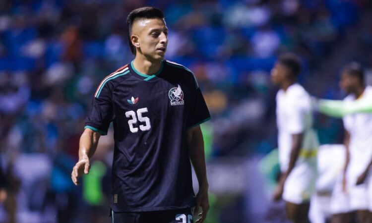 Roberto Alvarado manifiesta su intención de asegurar la titularidad con la Selección Mexicana