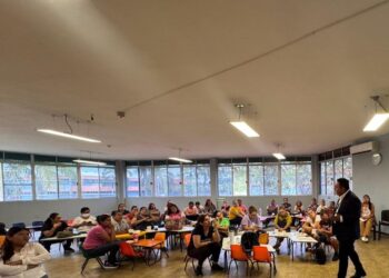 Fiscalía imparte pláticas preventivas en Tampico