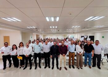 Capacitan a burócratas en competencias tecnológicas