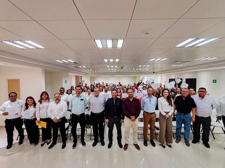 Capacitan a burócratas en competencias tecnológicas