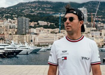Checo Pérez recibe sanción de la FIA tras error en las prácticas de Barcelona