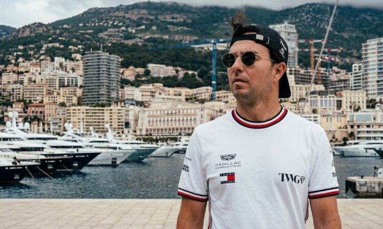Checo Pérez recibe sanción de la FIA tras error en las prácticas de Barcelona