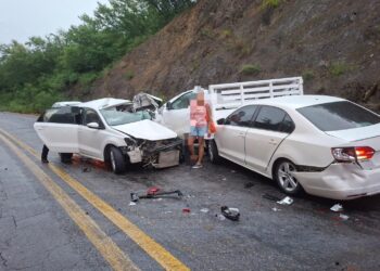 Un muerto y 10 heridos en choque múltiple