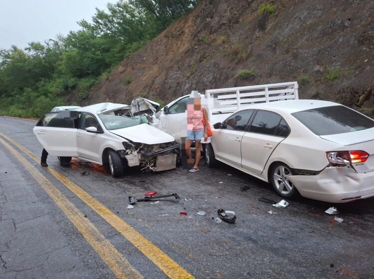 Un muerto y 10 heridos en choque múltiple