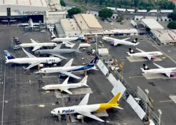 Baja tráfico aéreo entre México y EEUU