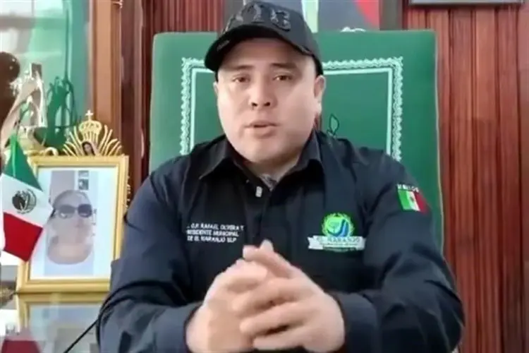Alcalde desata polémica por invitación