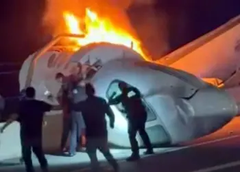 Un muerto al estrellarse avión en Laredo