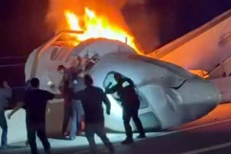 Un muerto al estrellarse avión en Laredo