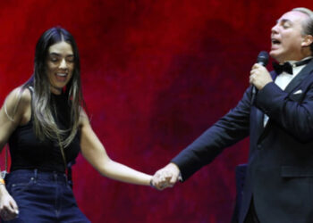Cristian Castro presenta a su nueva novia Vanessa Ríos en León