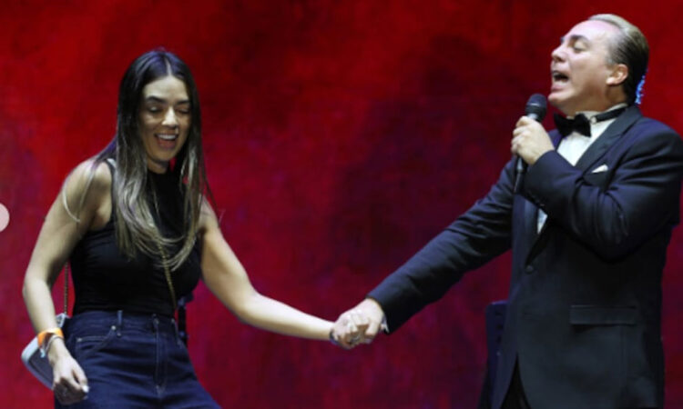 Cristian Castro presenta a su nueva novia Vanessa Ríos en León