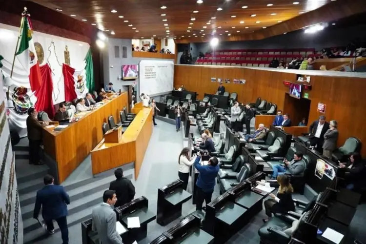Nuevo León bajará a 28 años edad para ser gobernador