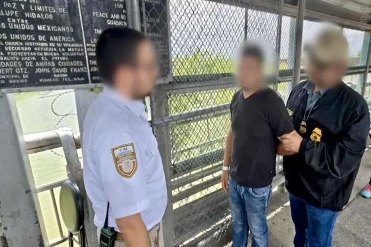 EEUU entrega 313 criminales a México