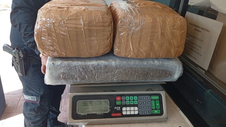 Aseguran droga y ponchallantas en Díaz Ordaz