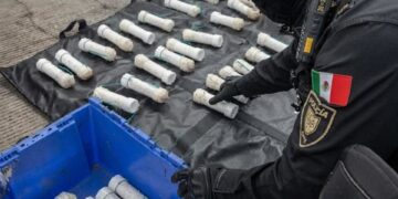 Decomisan explosivos a normalistas y CETEG