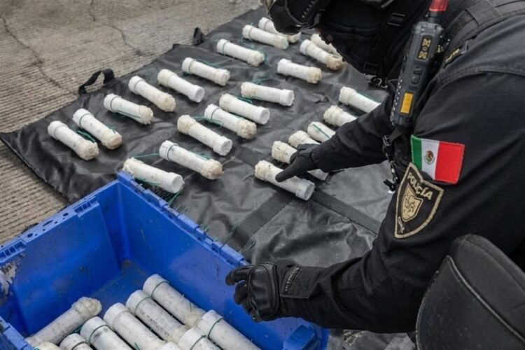 Decomisan explosivos a normalistas y CETEG