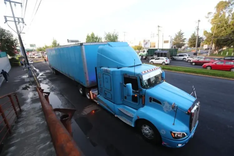 Transportistas piden diálogo ante amenaza de bloqueos carreteros