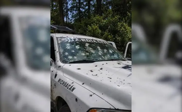 Emboscada deja cinco policías fallecidos en Michoacán