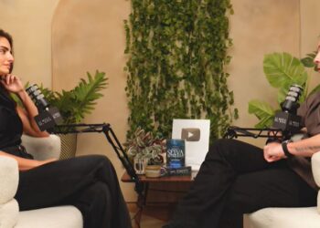 Aislinn Derbez llora al recordar su relación con Mauricio Ochmann