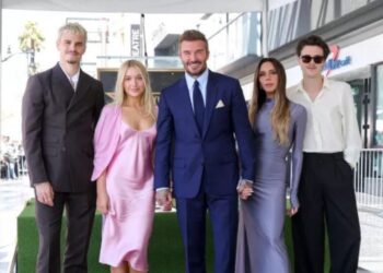David Beckham devela su estrella en Hollywood; Brooklyn no asiste