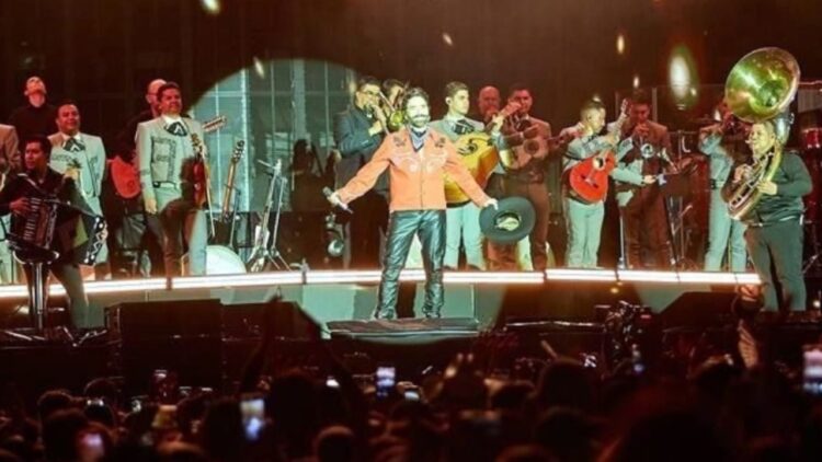 Alejandro Fernández reúne a 270 mil personas en Guadalajara