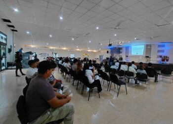 Orientan a estudiantes de Matamoros contra las adicciones