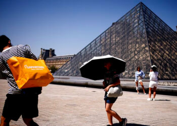 Alerta máxima por calor en Francia: 49 departamentos en nivel rojo por canícula histórica