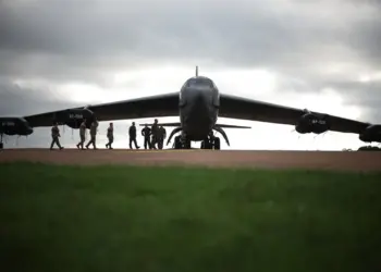 Accidente de un bombardero B-52 en la Base Edwards de California deja ocho tripulantes fallecidos
