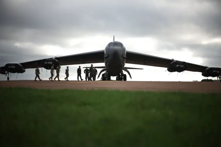 Accidente de un bombardero B-52 en la Base Edwards de California deja ocho tripulantes fallecidos