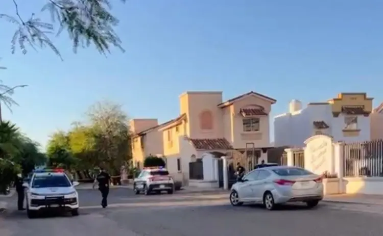 Hallan dos cuerpos en descomposición dentro de auto en Hermosillo