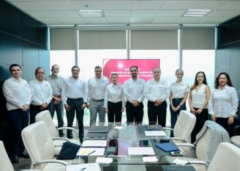 Capacitan a docentes para industria de semiconductores