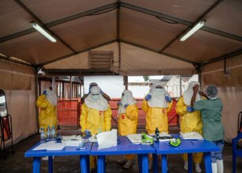 La OMS reporta más de mil casos sospechosos de ébola en el Congo y acelera vacunas