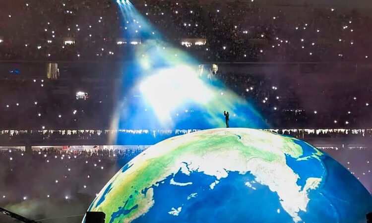 Kanye West congrega a 118 mil fans en Estambul a pesar de controversias