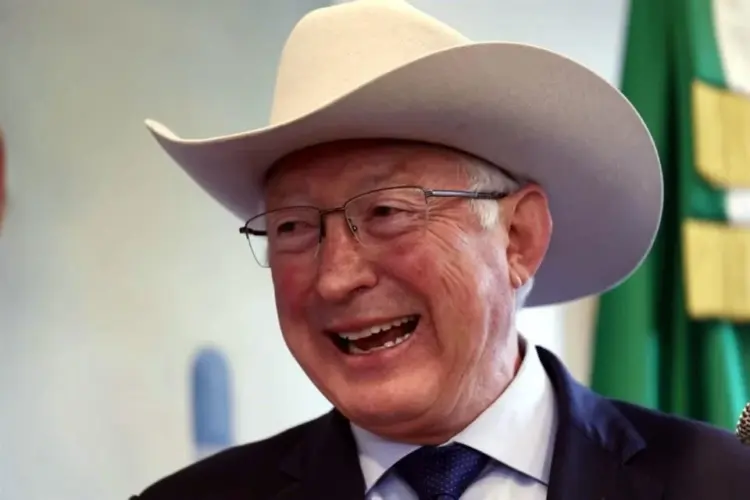 Ken Salazar promueve alianza regional anti crimen