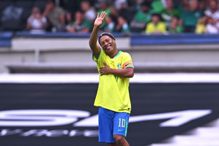 Ronaldinho anuncia su regreso al fútbol profesional con el Ravenna FC de Italia