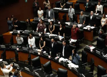 Dan licencia a 17 legisladores, van por gubernaturas