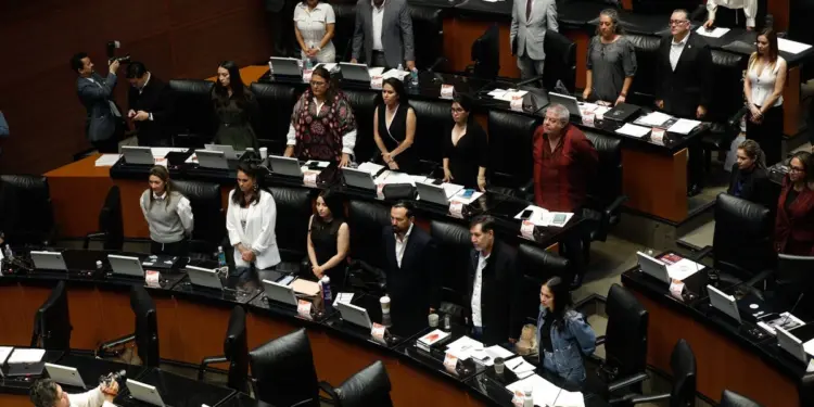 Dan licencia a 17 legisladores, van por gubernaturas
