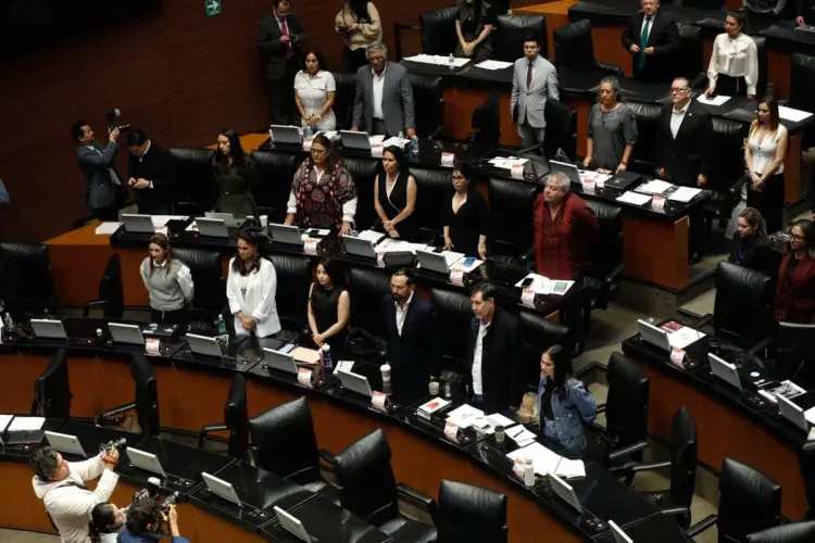 Dan licencia a 17 legisladores, van por gubernaturas