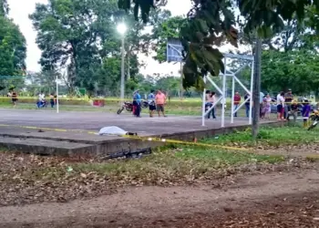 Comando irrumpe y mata a dos