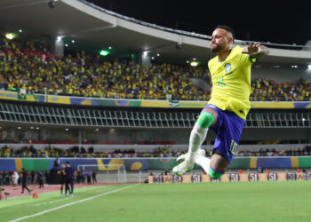 Neymar se reincorpora a los entrenamientos con Brasil tras superar su lesión
