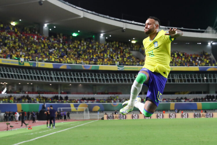 Neymar se reincorpora a los entrenamientos con Brasil tras superar su lesión