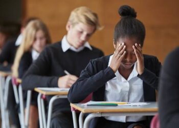Calor extremo en aulas afecta salud y rendimiento escolar