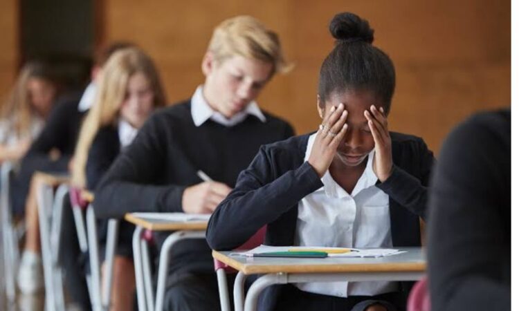 Calor extremo en aulas afecta salud y rendimiento escolar