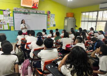 Estudiantes de primaria reciben plática sobre Ley de Adolescentes