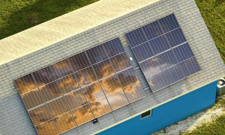 Ahorra en tu recibo de luz con paneles solares en casa