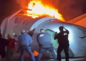 Avión privado se desploma en Laredo, Texas y deja múltiples sobrevivientes