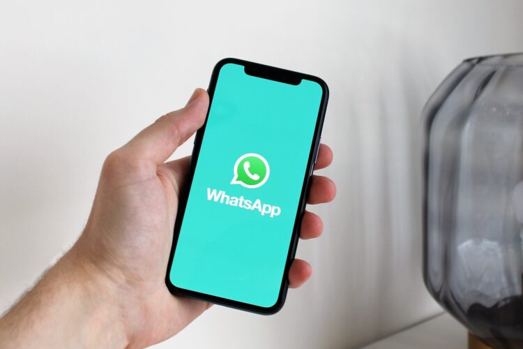 WhatsApp añade búsqueda de publicaciones en canales para iPhone