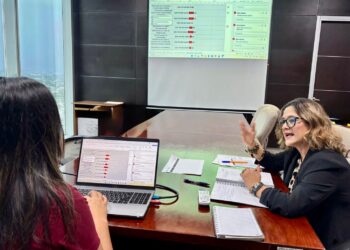 Impulsan manuales de procedimientos en administración estatal