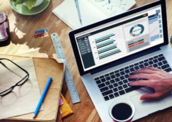 El teletrabajo duplica el malestar psicológico en personas que viven solas, revela estudio